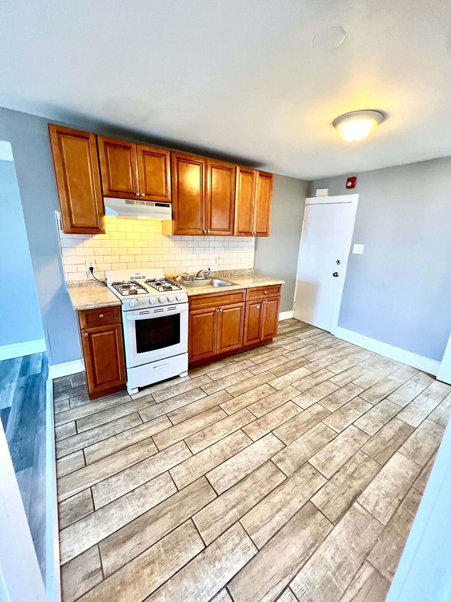 Building Photo - 904 E Tioga St