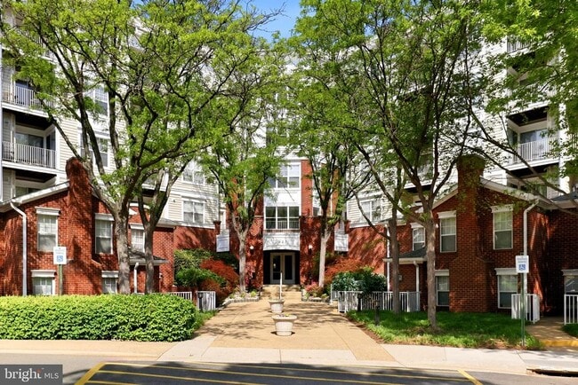 Building Photo - 1625 International Dr