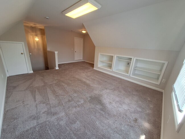 Building Photo - MOVE IN SPECIAL - $300 OFF THE FIRST FULL ...
