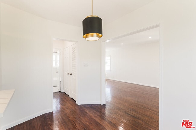 Building Photo - 1533 Meadowbrook Ave