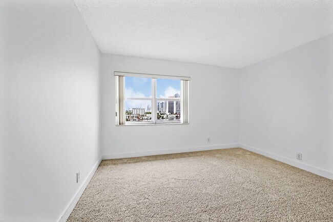 Building Photo - 401 Golden Isles Dr