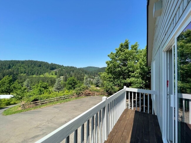 Building Photo - 27 Acres of Private Valley Remodeled Home In Damascus 3Bd/3Ba with Basement!!! Beautiful Deck wit...