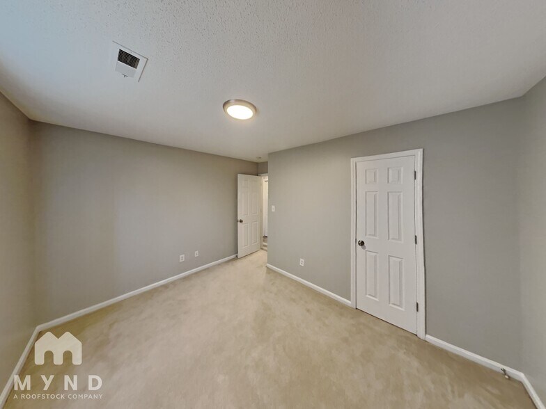 Building Photo - 2443 Hawk Ridge Dr