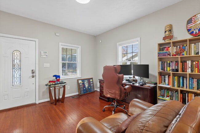 Building Photo - 2818 Tidewater Dr