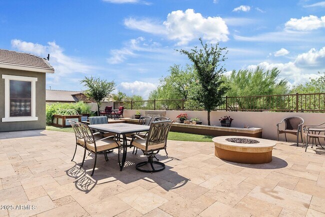 Building Photo - 3123 E Cat Balue Dr