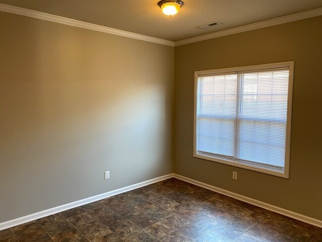 Building Photo - 3514 Choctaw Dr SE
