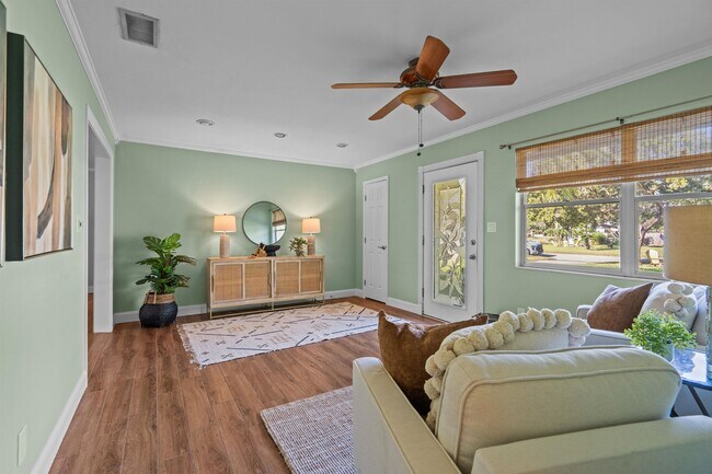 Building Photo - 146 Menendez Rd