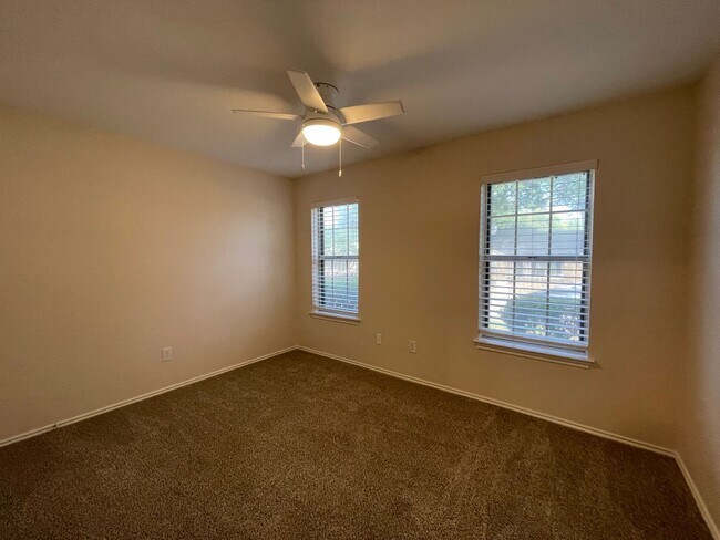 Building Photo - Fully remodeled 3 bedroom duplex for rent in Euless!