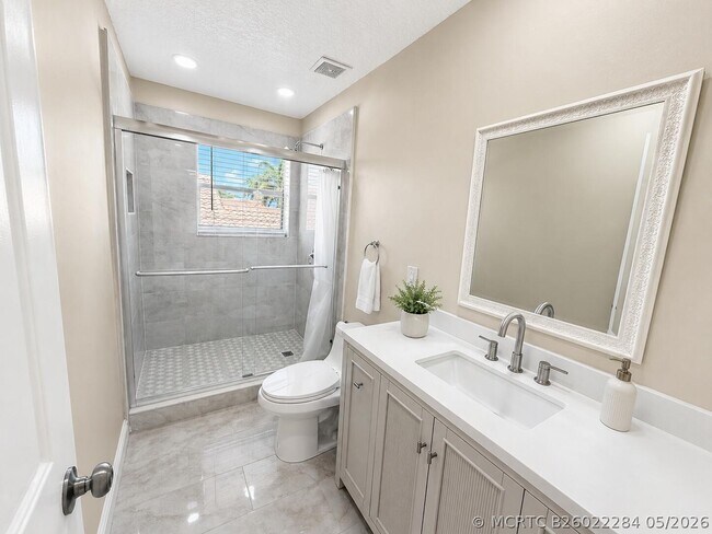 Building Photo - 740 SW 191st Ave