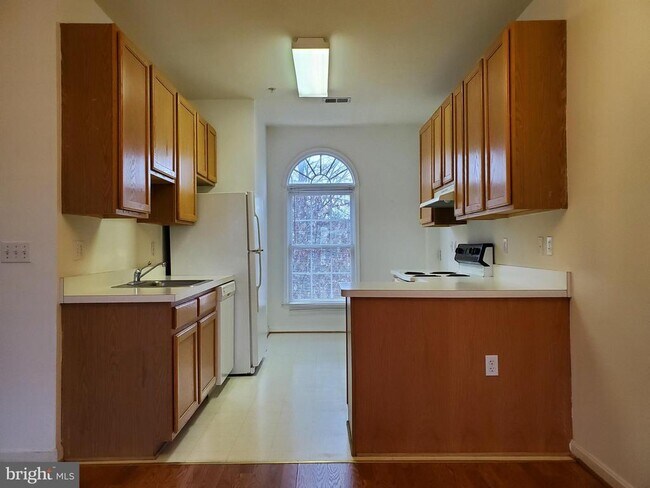 Building Photo - 420 Main St