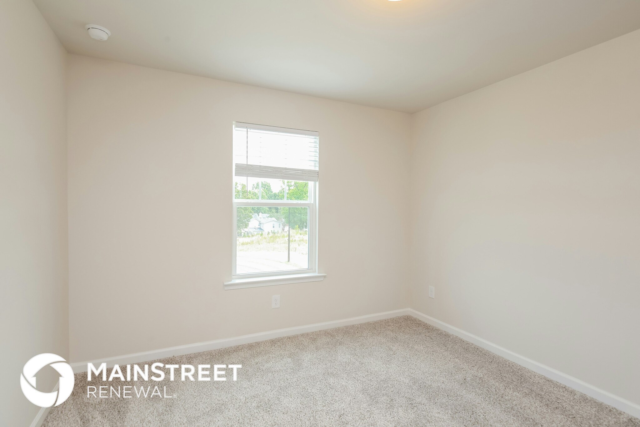 Building Photo - 1347 Sunny Lk Dr