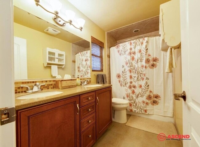 Building Photo - Phenomenal Home On The West Side of Town – Near Bakersfield Marketplace