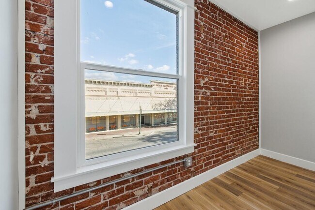 Building Photo - 147 S K St