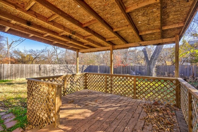 Building Photo - Stylish Home with Covered Deck & Easy I-44...