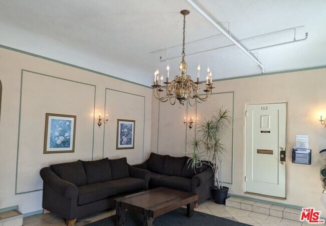 Building Photo - 665 Cochran Ave