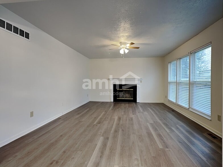 Building Photo - 1813 Willow Brook Ct