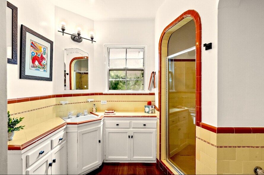 Building Photo - 9101 La Salle Ave