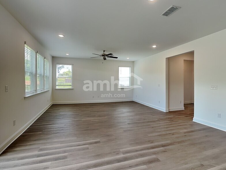 Building Photo - 1015 Bevington Dr