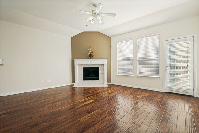 Building Photo - Spacious 4-Bedroom Home with Open Floor Plan in Plano