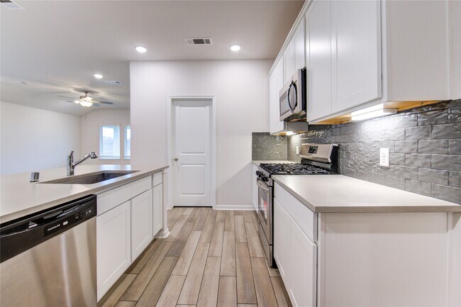 Building Photo - 2536 Malibu Gln Dr