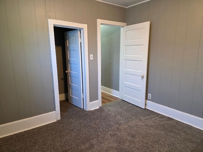 Building Photo - 2-Bedroom, 1-Bathroom Home with Basement – $1,295/Month