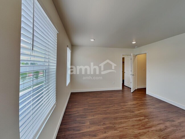 Building Photo - 4814 87th Ave NE