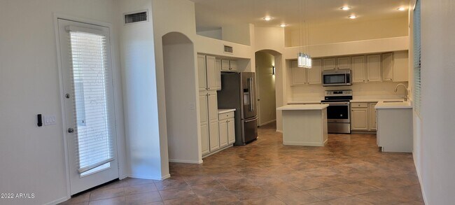 Building Photo - 7323 E Overlook Dr