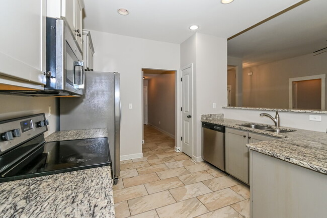 Building Photo - 2581 Woodcutter Dr
