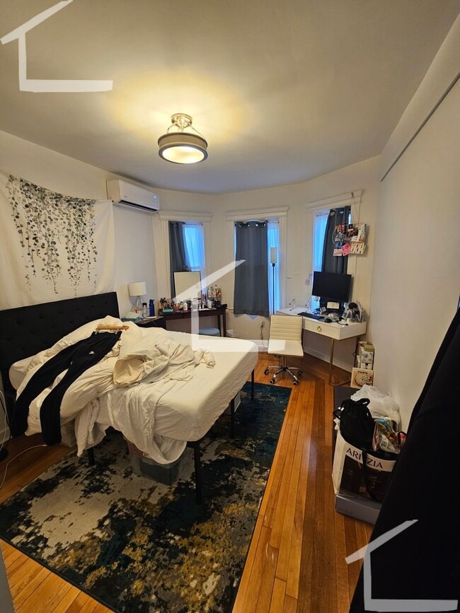 Building Photo - Mid Cambridge 3 bed 2 bath Stunner! for 9/...