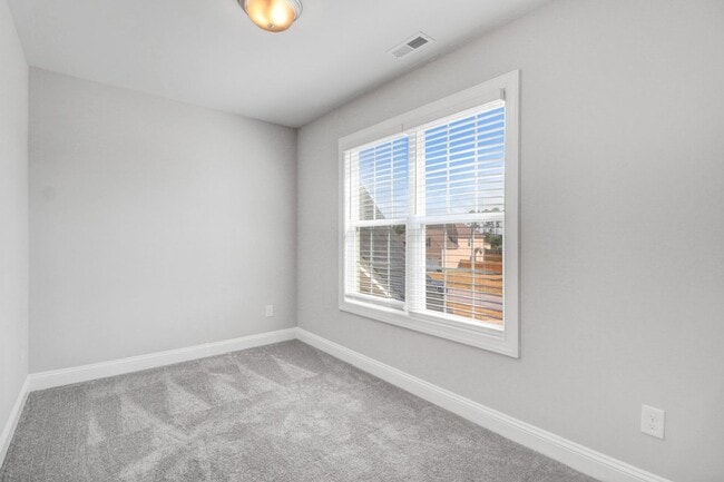 Building Photo - SPACIOUS 3000+ Sq Ft 2-Story Home in Sprin...
