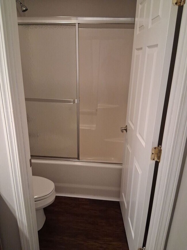 Building Photo - Laurel Station - 3BR/2BA Condo in Fort Sanders available for FALL 2026! Rent includes TWO assigne...