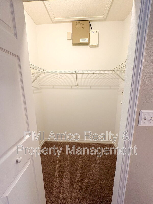 Building Photo - 9529 Newdale Way