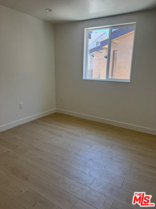Building Photo - 1243 W 41st Pl