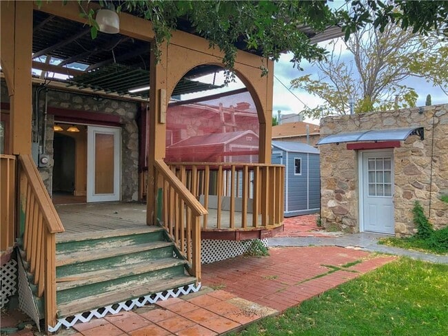 Building Photo - 2106 Arizona Ave
