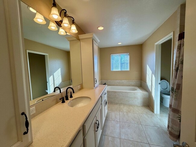 Building Photo - San Roque 3 Bedroom Townhouse - Available Late January