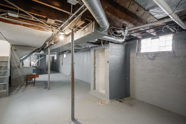Building Photo - 221 Elm St