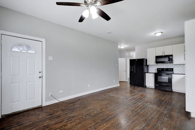 Building Photo - 3-Bedroom Home in Riverside