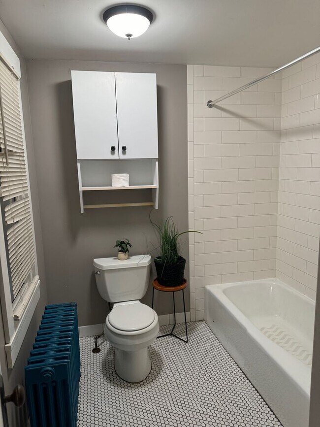 Building Photo - 2630 Grand St NE