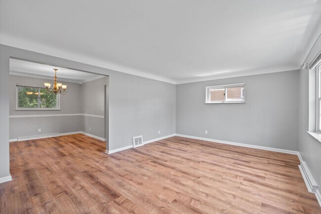 Building Photo - Delhi Township- Cute Single Family 4 bed, ...