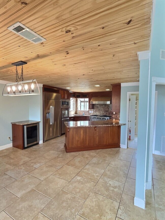 Building Photo - Riverfront Living with Private Boat Launch