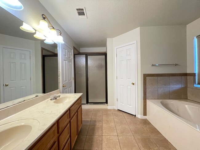 Building Photo - 4-Bedroom House for Rent in Killeen