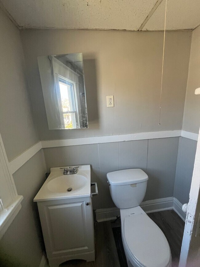 Building Photo - 142-144 Bowman St