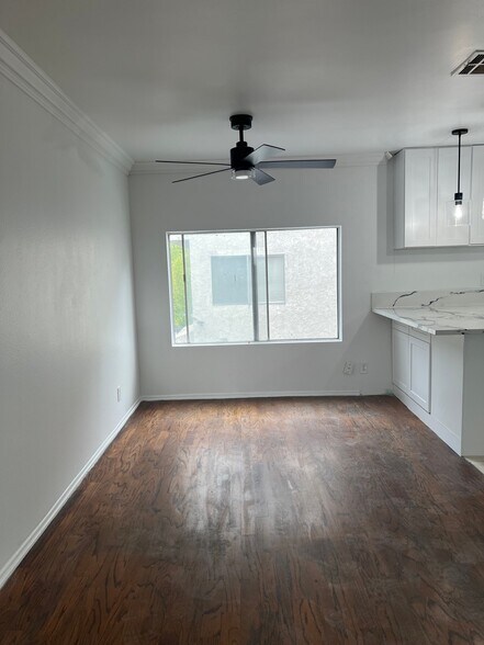 Building Photo - 1101 Laveta Terrace