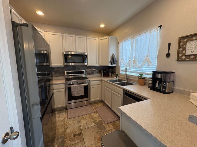 Building Photo - Beautiful 4 Bed 3 Bath in Fountain!!!