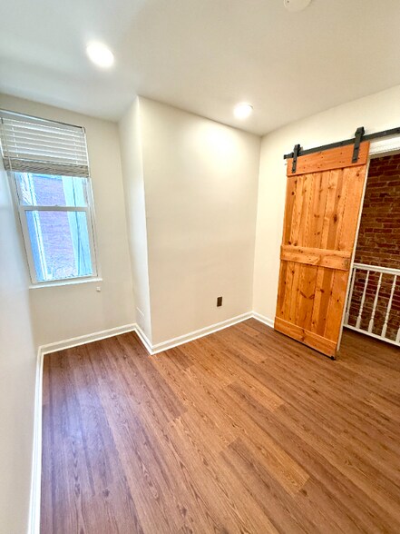 Building Photo - 833 6th St NE