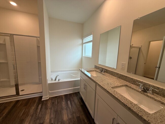 Building Photo - Springville Schools One Level 4 Bedroom / 3 Bathroom/ 3 Car Garage