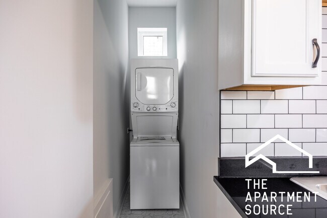 Building Photo - 2842 W Augusta Blvd