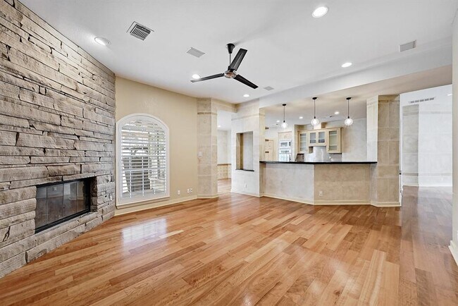 Building Photo - 11208 South Bay Ln