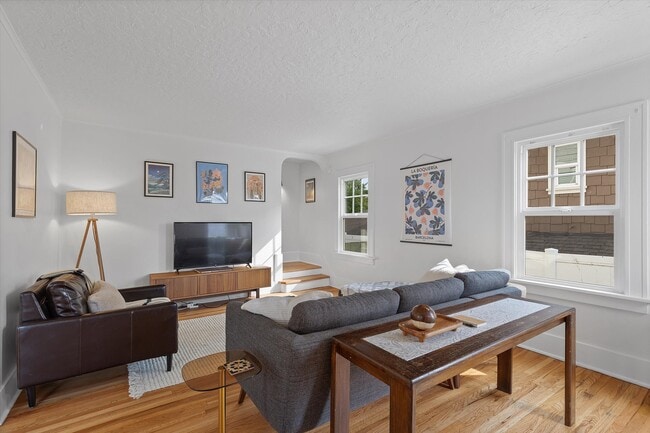 Building Photo - 7227 SE Hawthorne Blvd