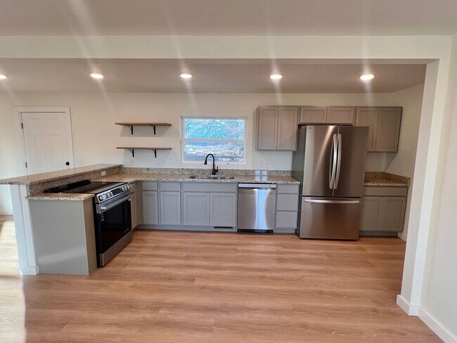 Building Photo - Newly Renovated Modern Cottage in Sevierville, TN — 2 Bed, 2 Bath, Open-Concept Living
